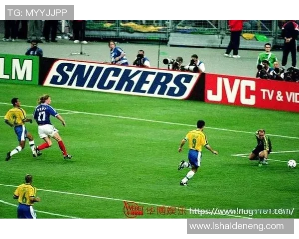 巴黎的17号足球明星背后的故事与荣耀之路