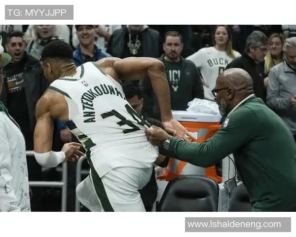 字母哥愤怒撕扯球衣雄鹿惨败后更衣室内爆发激烈冲突